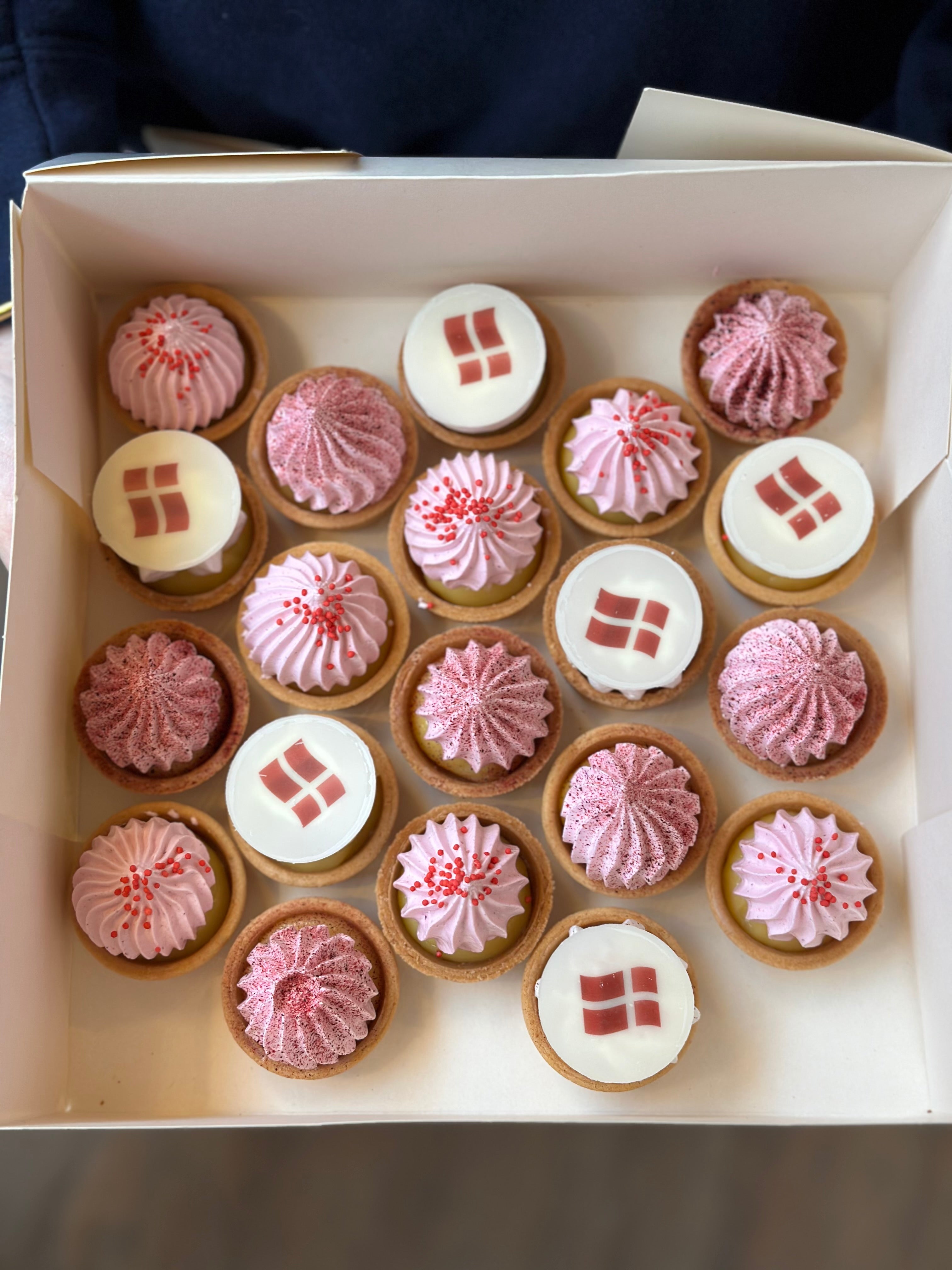 Børne fødselsdag Mini tærter - Æske med 20 stk