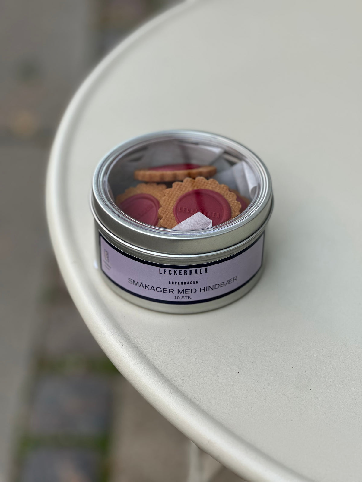 Buttercookies med hindbærchokolade fra Valrhona - Rund tinæske