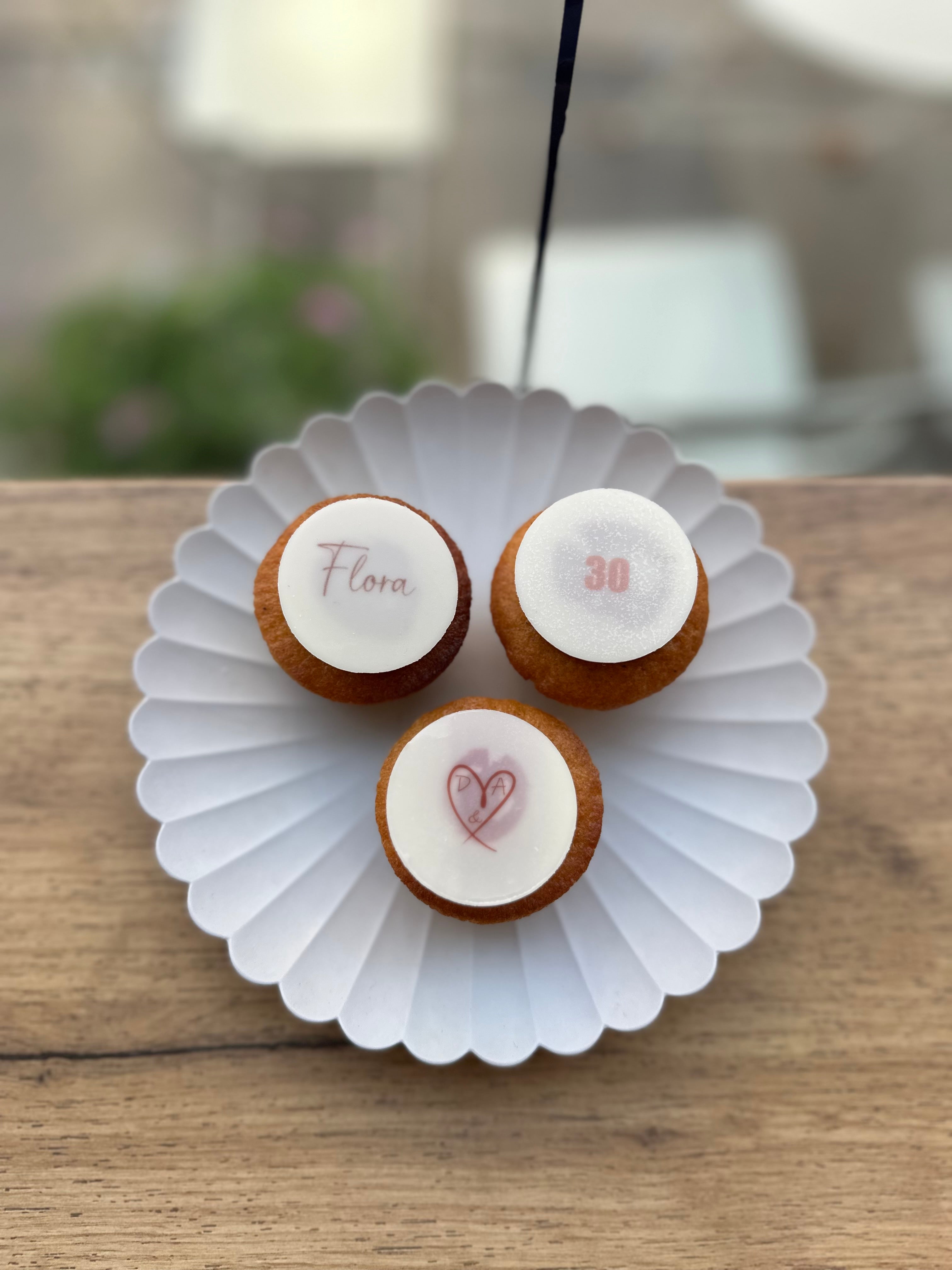 Cupcake - customised logo disk