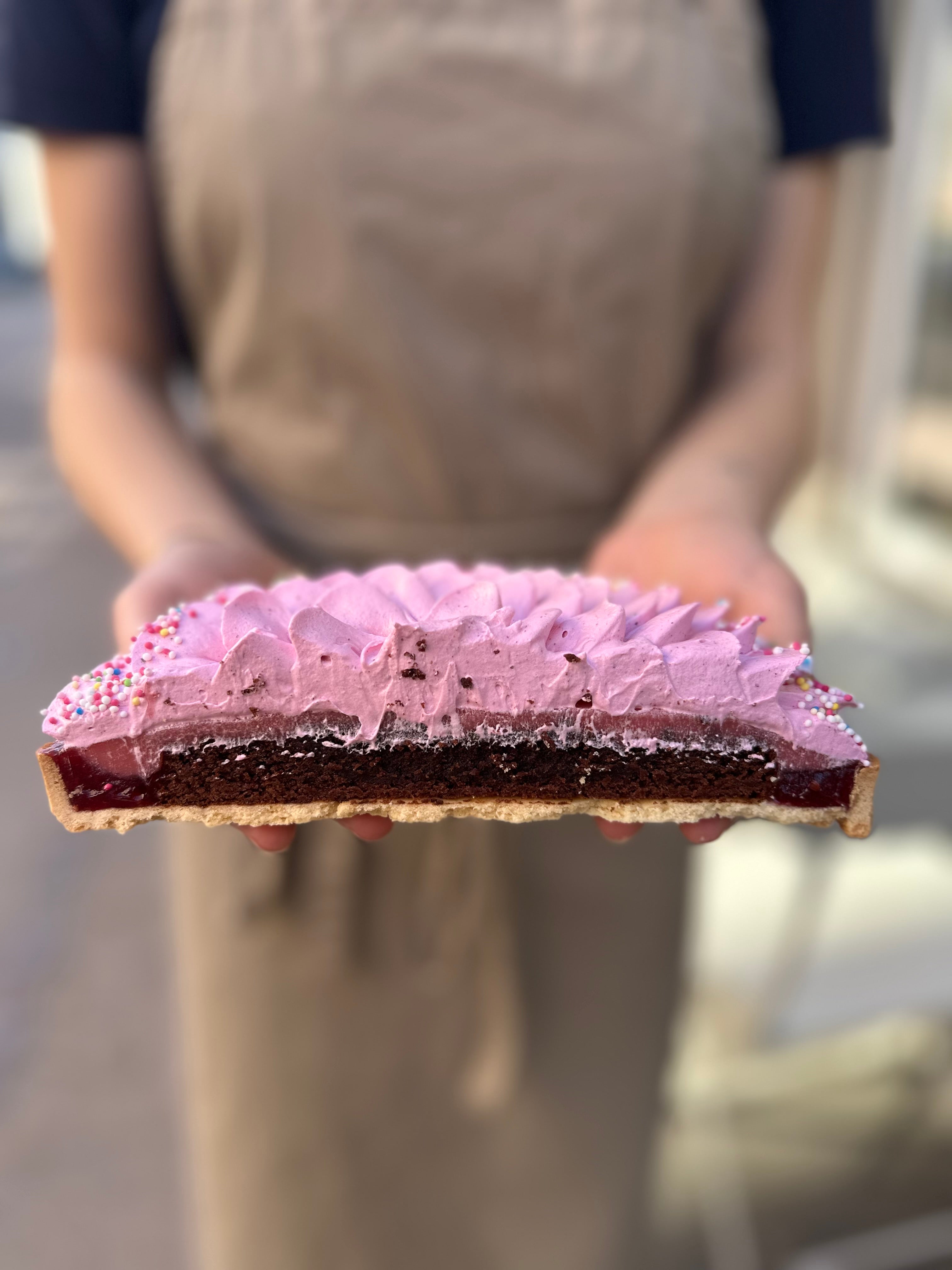 Børne-fødselsdags tærte - Stor tærte med chokoladekage og hindbær 20cm Ø