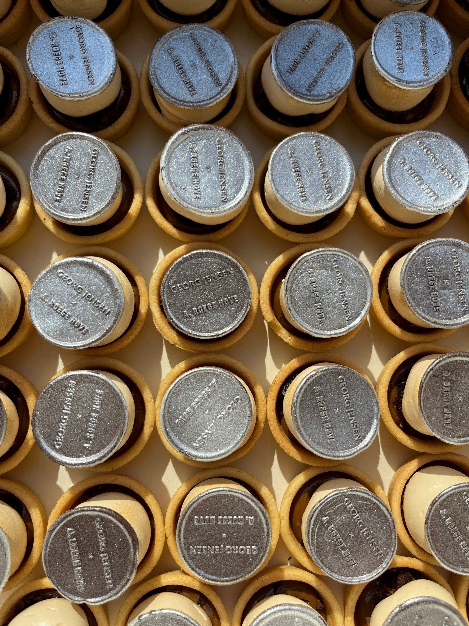 Mini tærter med customised chokolade segl
