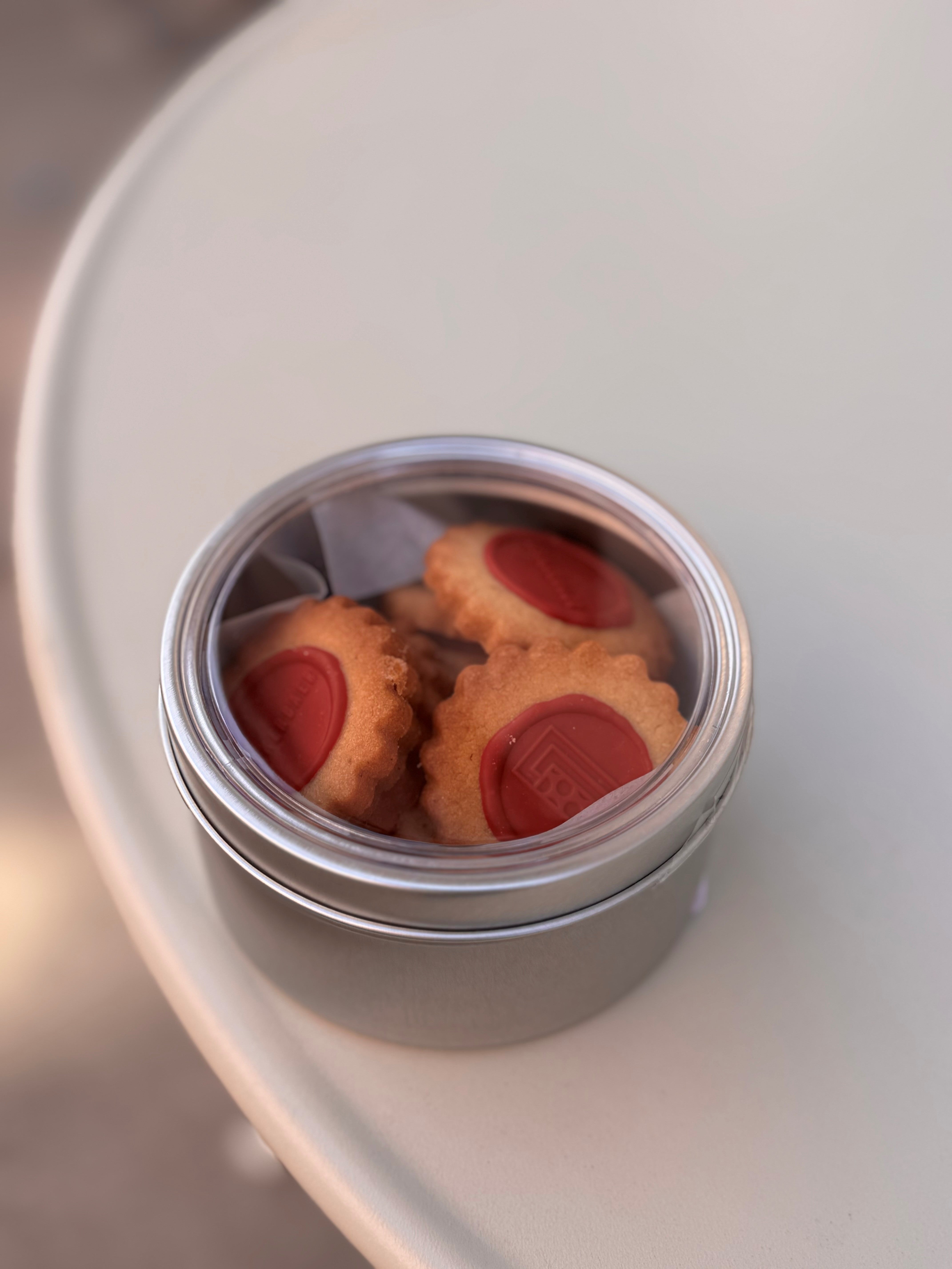 Hindbær,  Inspiration, Valrhona buttercookies - Rund tin æske