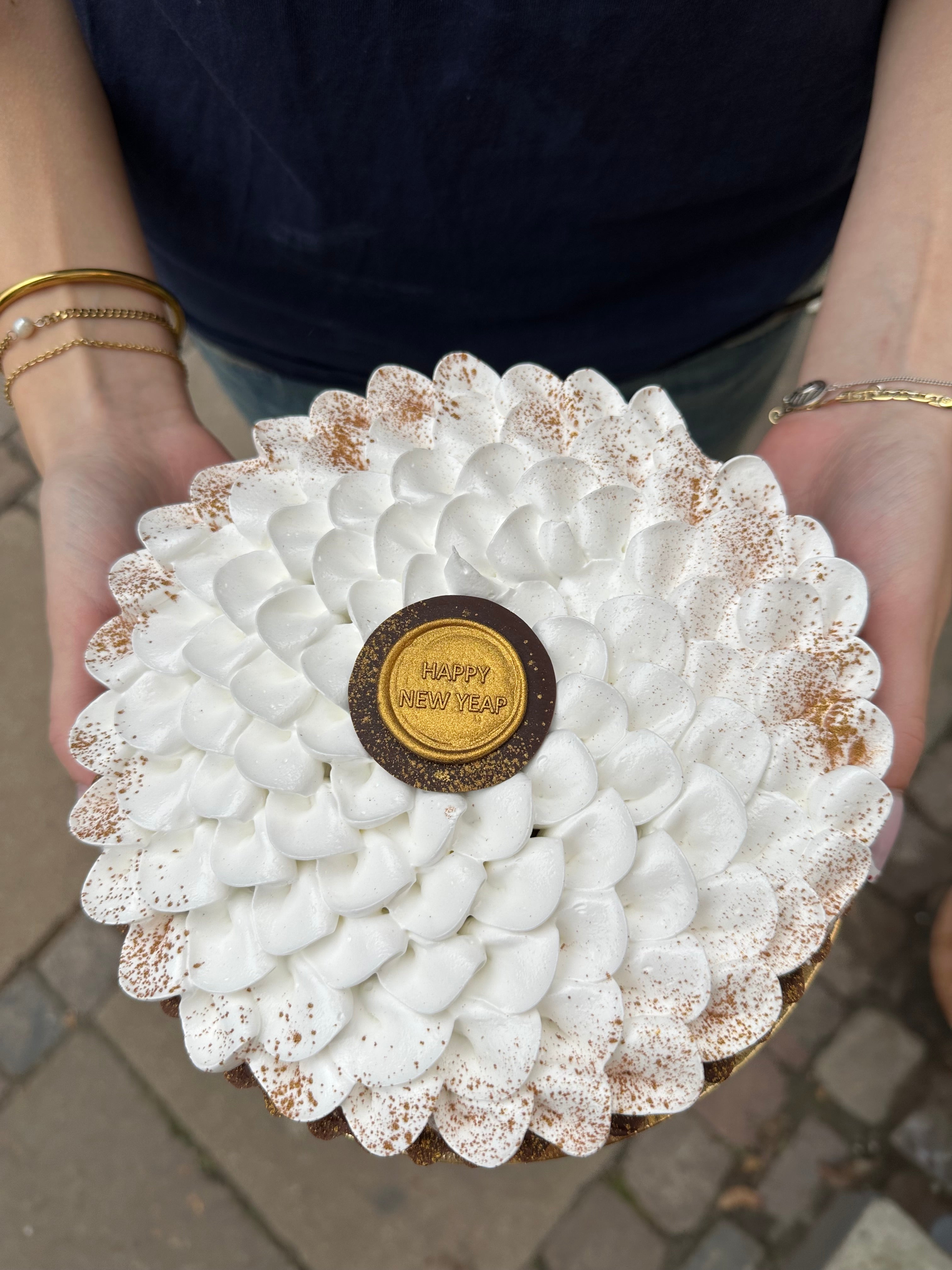 Stor nytårs tærte med passionfrugt og brownie Ø20