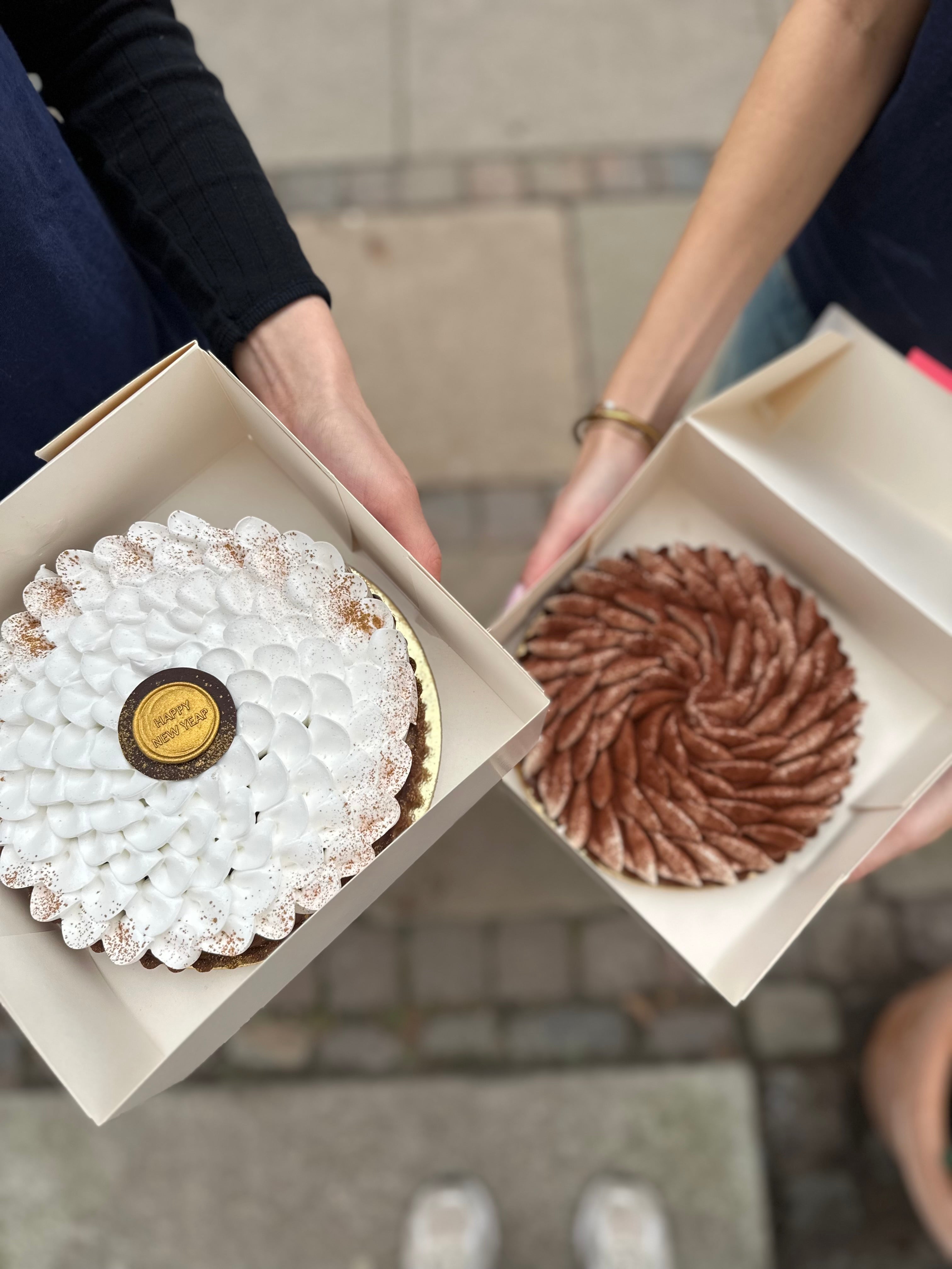 Stor nytårs tærte med passionfrugt og brownie Ø20