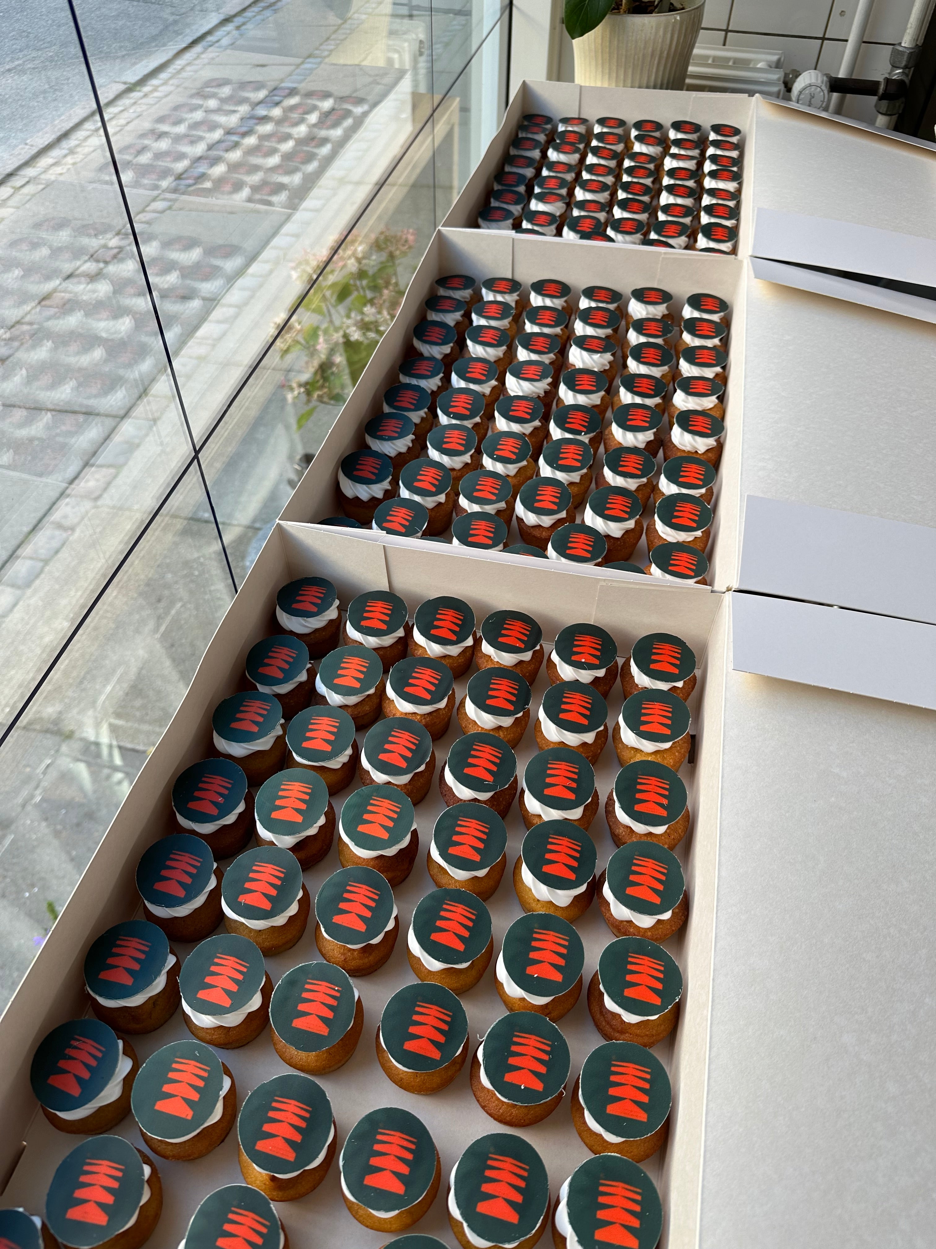 Cupcake - customised logo