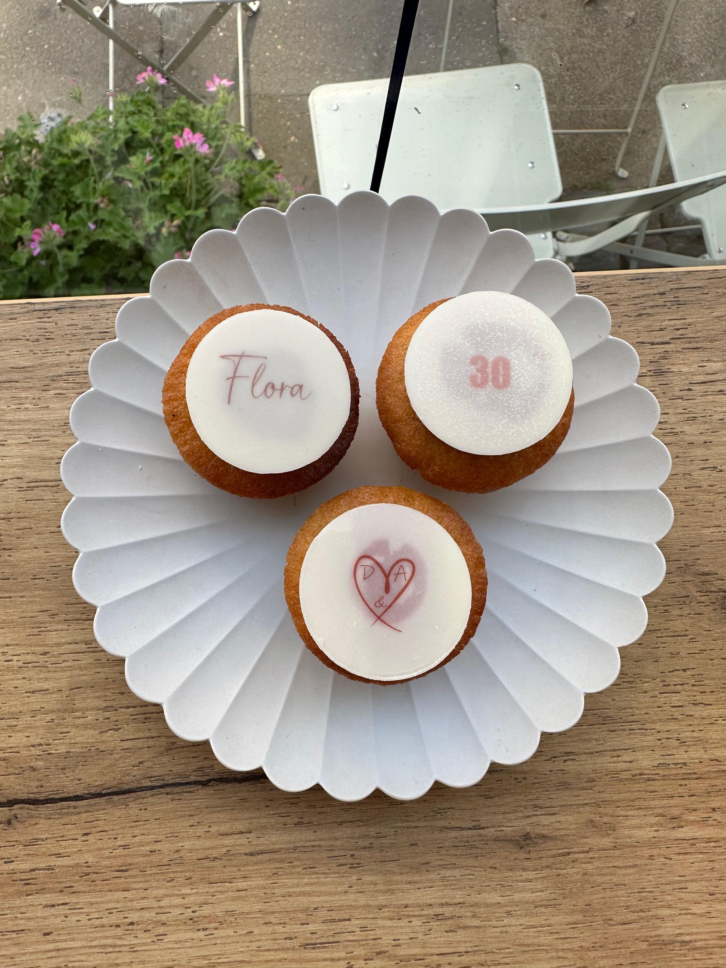 Cupcake - customised logo disk