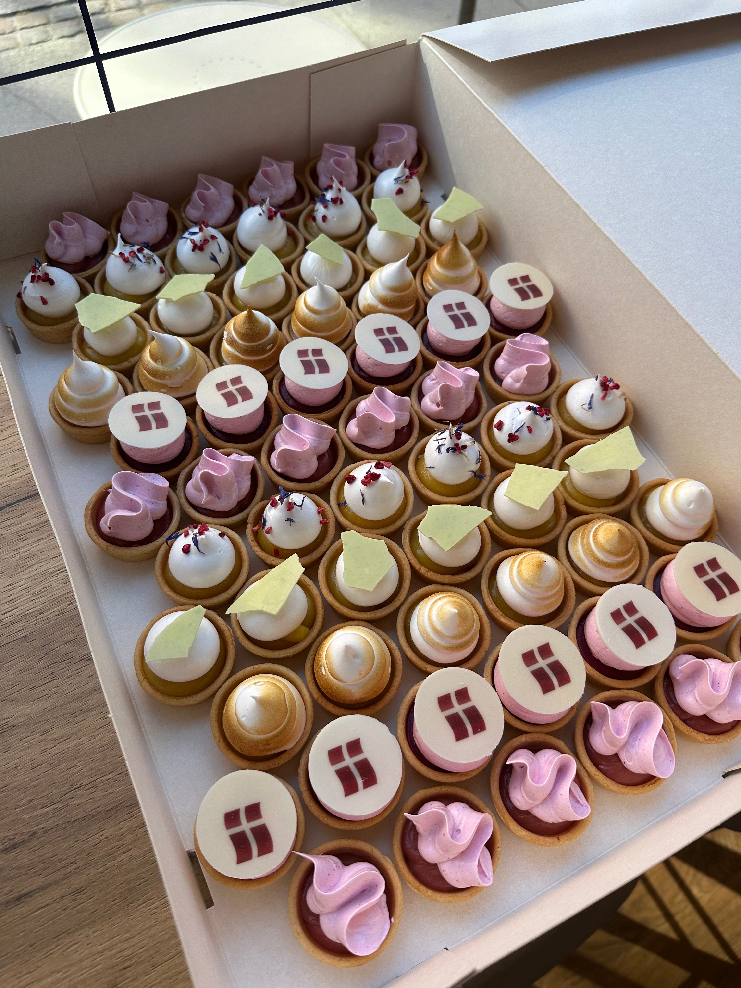 Minitærter - Fødselsdag - Æske med 66 stk