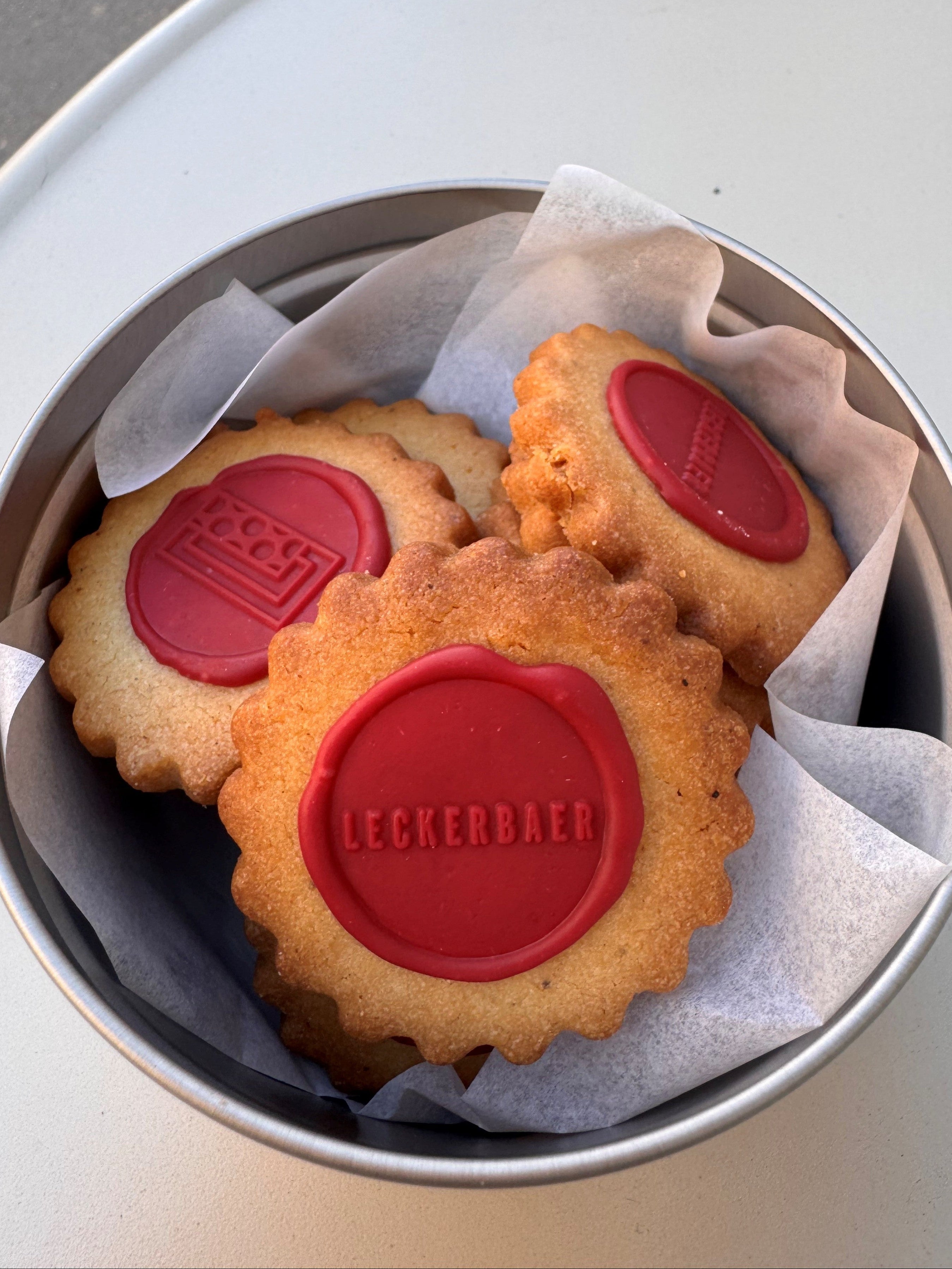 Hindbær,  Inspiration, Valrhona buttercookies - Rund tin æske